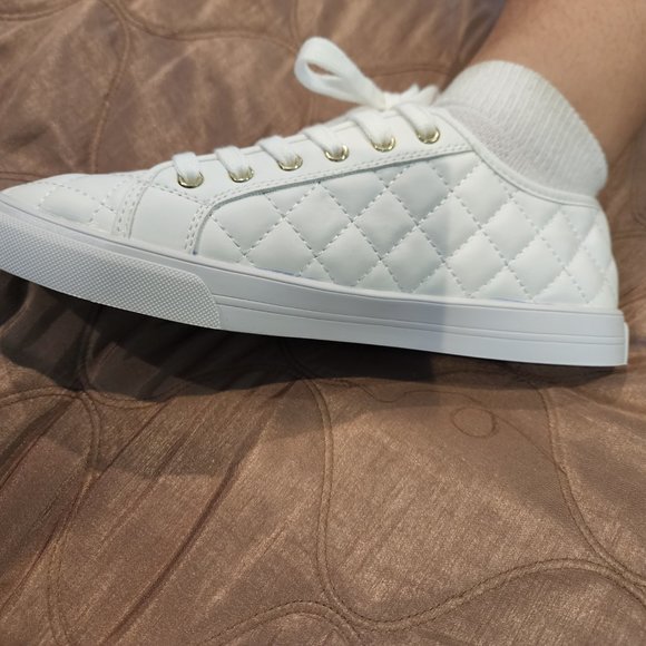 Brand new sneakers - Picture 2 of 7